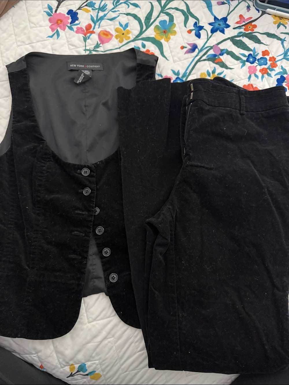 New York & Company Black Velvet Pants and Vest Set